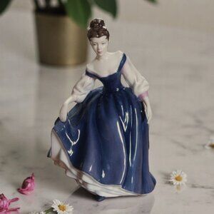 ROYAL DOULTON Pretty Ladies Alyssa - Bluish Mauve